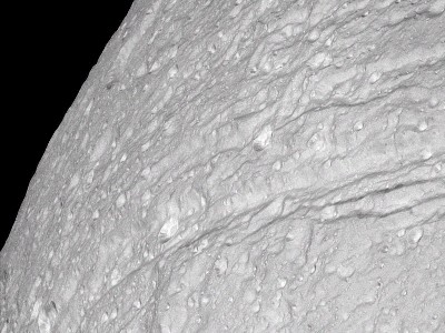 Тефея (Tethys): спутник Сатурна - кратеры и ледяные утесы