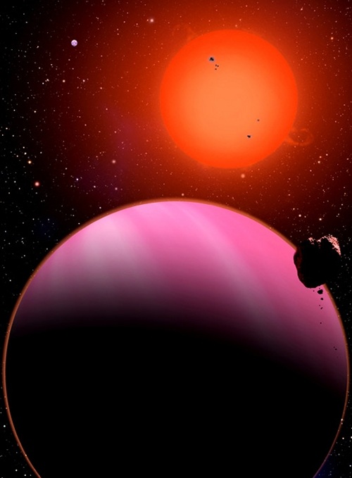HAT-P-11b - самая маленькая по размеру планета, открытая по транзиту, утверждают специалисты из Гарвард-Смитсоновского центра астрофизики. На заднем плане можно разглядеть некий гипотетический второй мир, наличие которого у звезды HAT-P-11 ещё не подтверждено, но предполагается по данным замеров (иллюстрация David A. Aguilar/CfA).