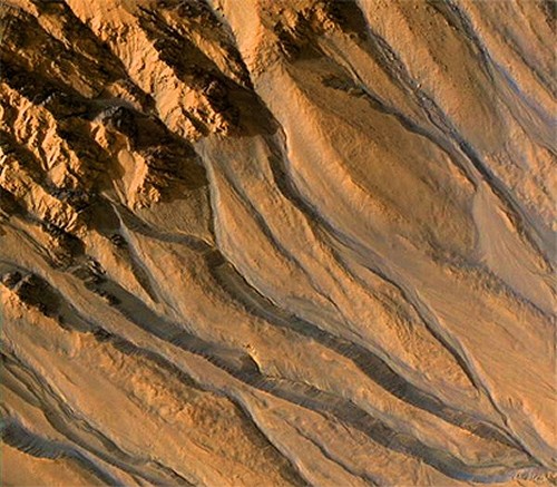 Рвы на поверхности Марса (фото с сайта Nasa.Gov)